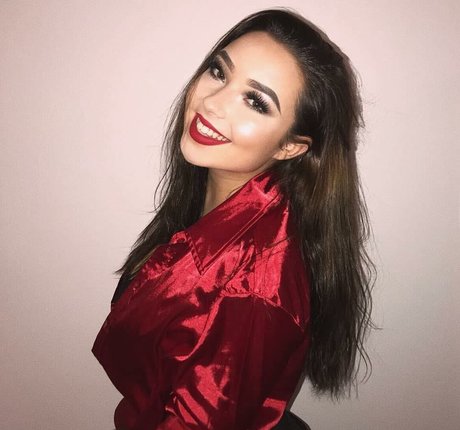 Lydia Harrison onlyfans strip