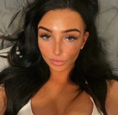 Chloe Panchal onlyfans content type