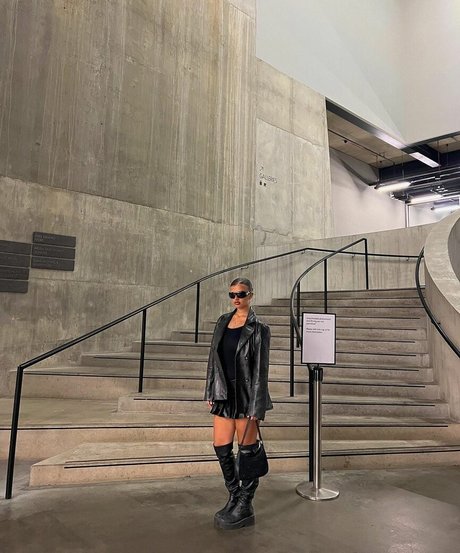 Isabella Evans naked on onlyfans