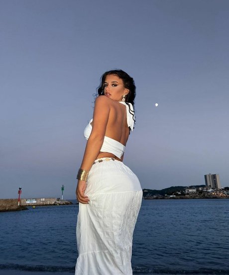 Isabella Evans onlyfans nude