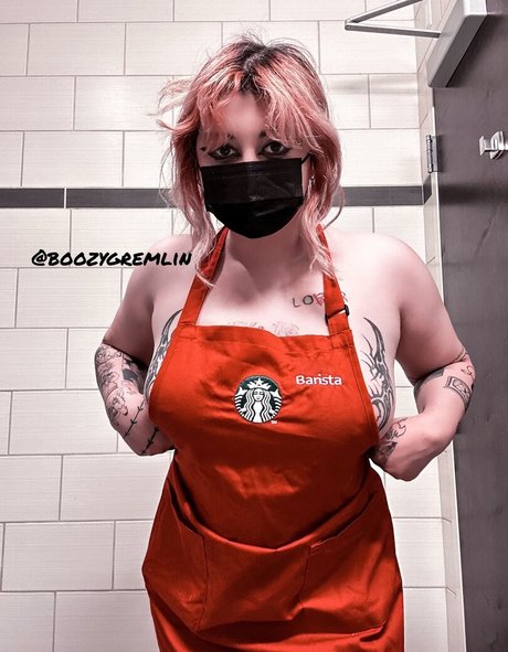 BoozyGremlinx onlyfans exposed