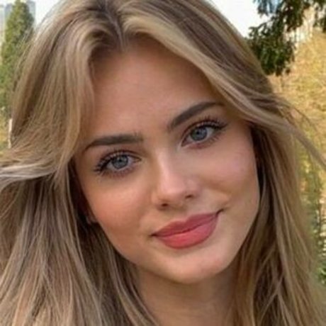 Sara Crumbleleg onlyfans naked