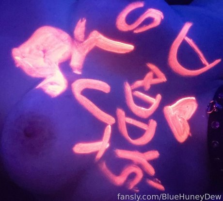 BlueHuneyDew onlyfans leak new