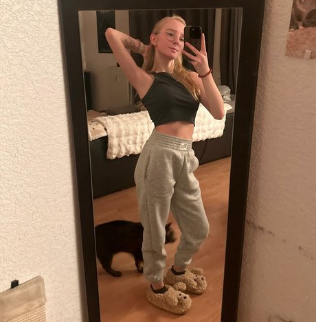 blonde vivi onlyfans naked