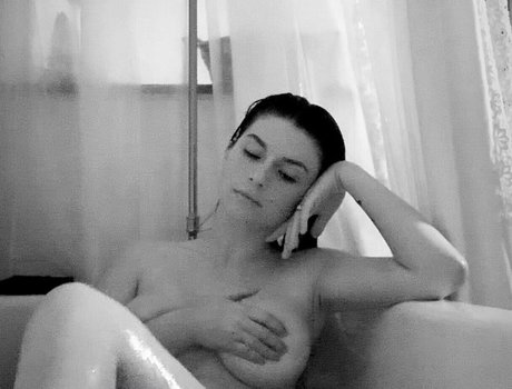 Willow Avalon onlyfans strip