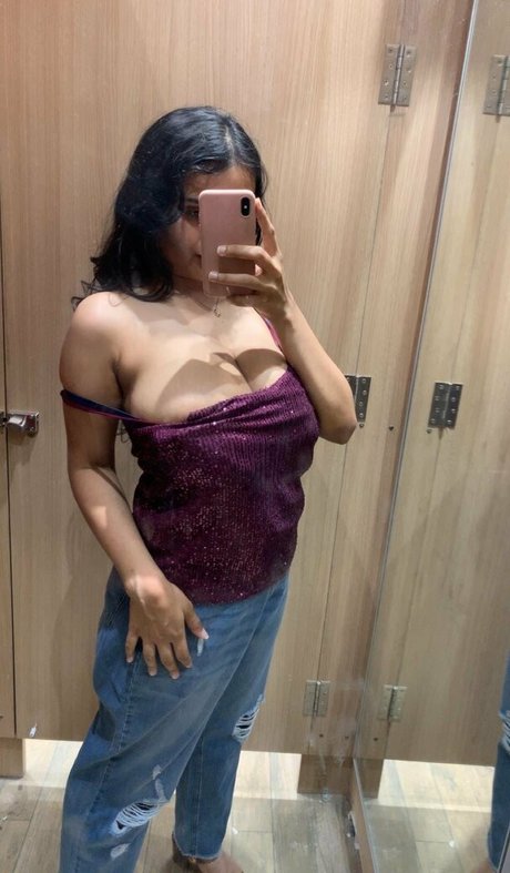 Desi Aurora only fans