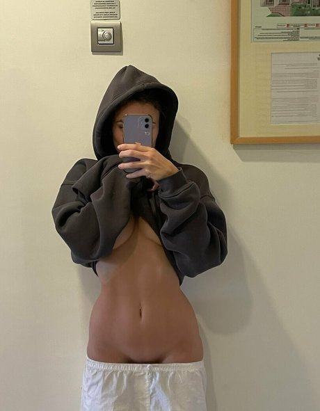 mialarelle onlyfans model photos