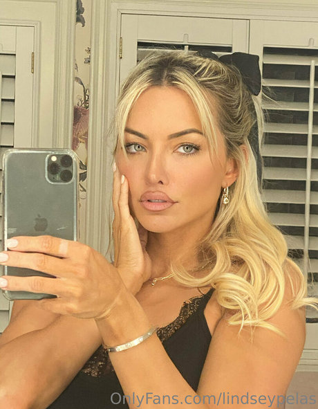 lindseypelas onlyfans explicit content