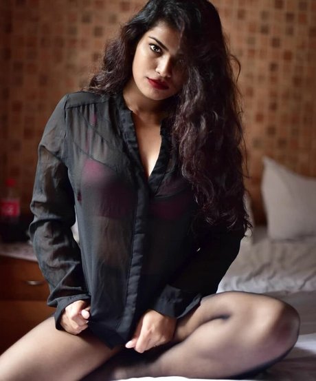 Nidhi Goel onlyfans leak ass