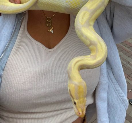 Lola Dubrul onlyfans leams