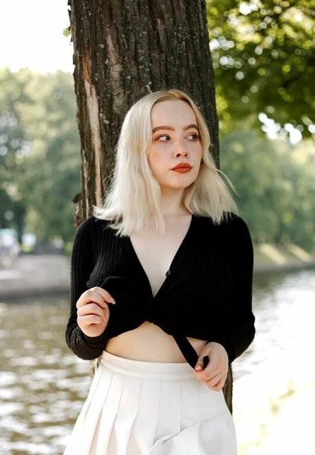 deni__dragons__ onlyfans post