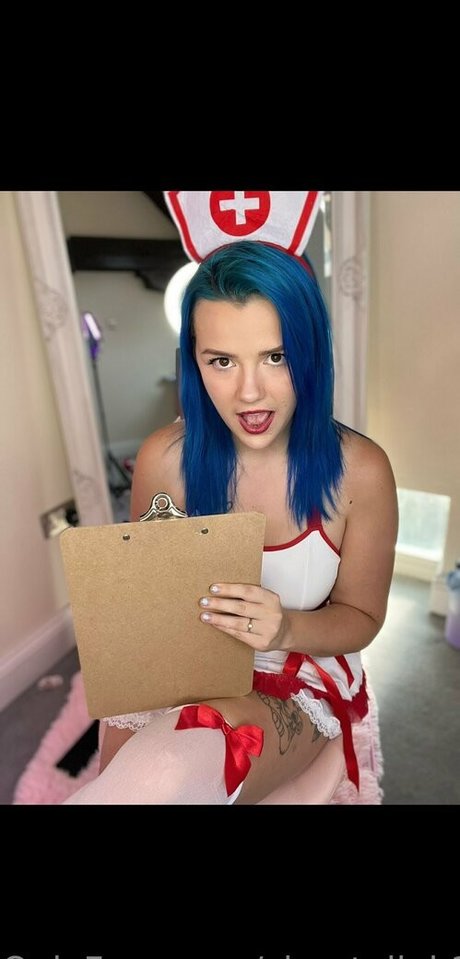 chantelleh23 onlyfans striptease