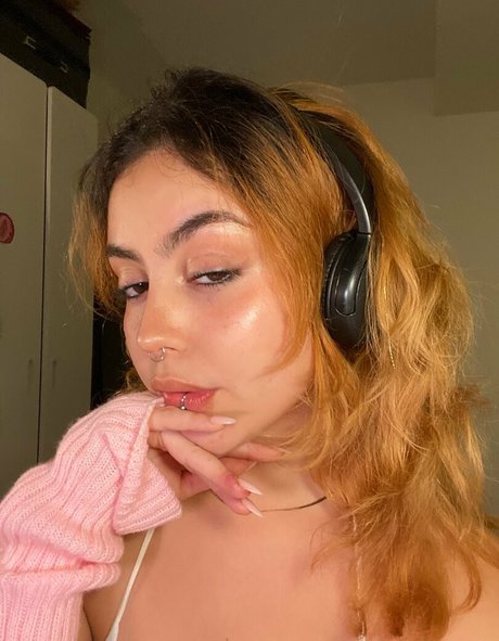 ucanthandlemia2 0 onlyfans strip