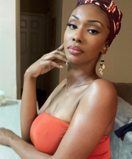 Six The Goddis nude only fans