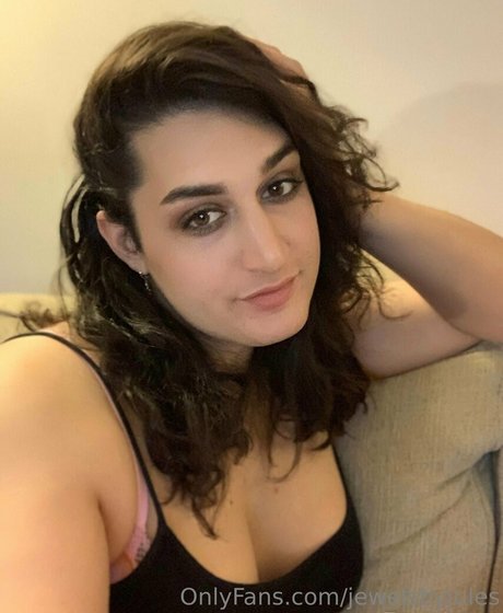jewelsbyjules onlyfans content