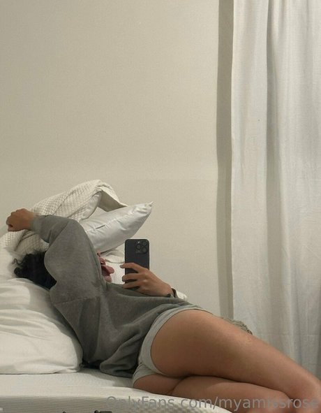 missmyarose onlyfans model photos