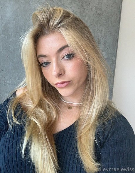 rileymaetwo only fans pic