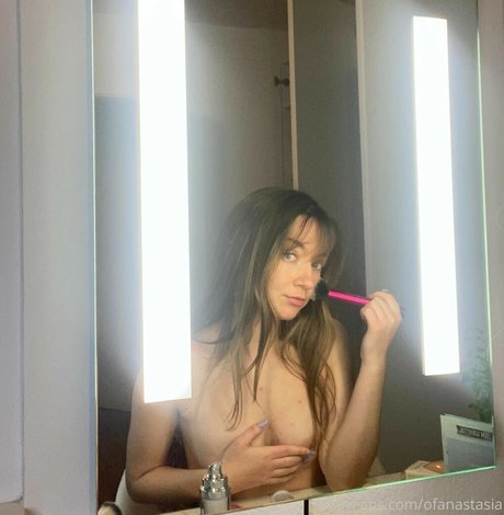 anastasia evh onlyfans topless