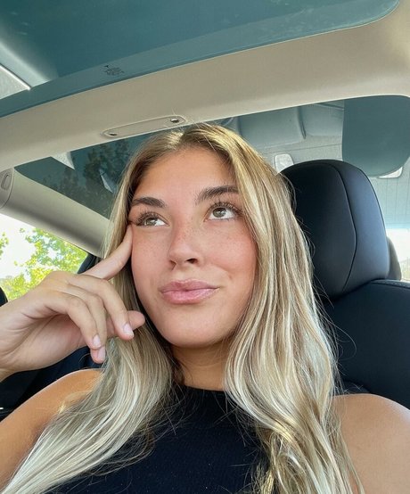 Morena Bradas onlyfans tits