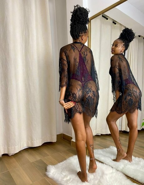 ebonynaomii onlyfans pictures