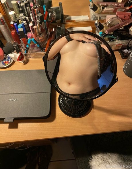 findomroxy1 onlyfans model photo