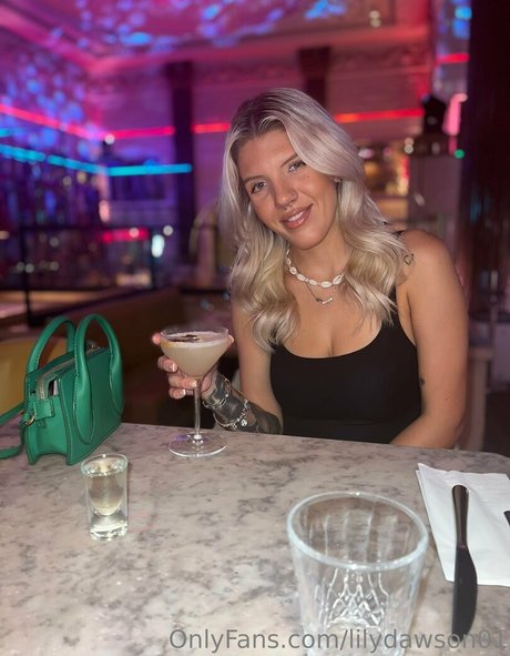 lilydawson01 onlyfans ass