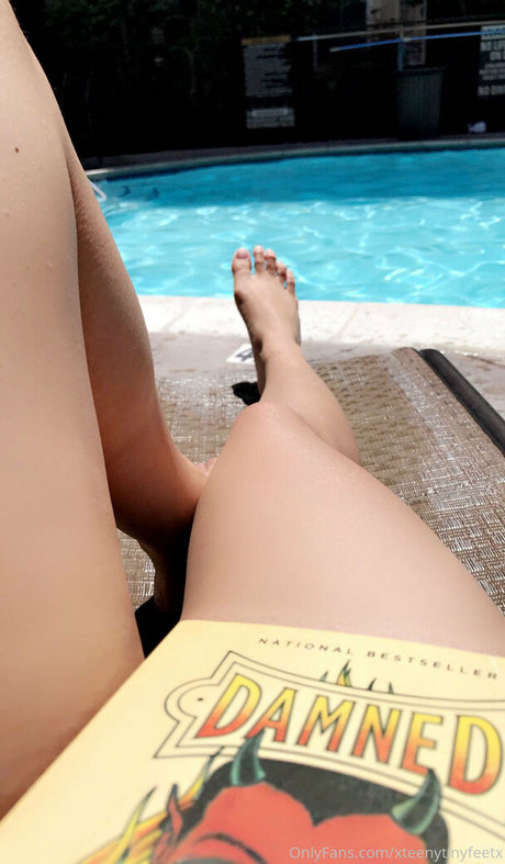 xteenytinyfeetx onlyfans topless