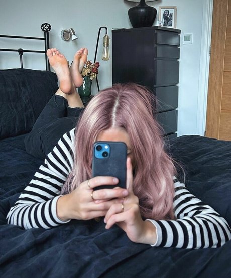 Graceful Feet nude only fans