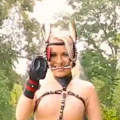 Lara Larsen nude onlyfans