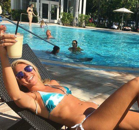 Julia Cole onlyfans lean