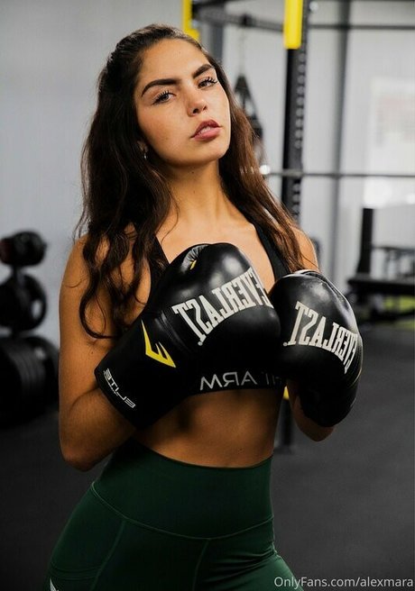Alex Mara desnuda onlyfans