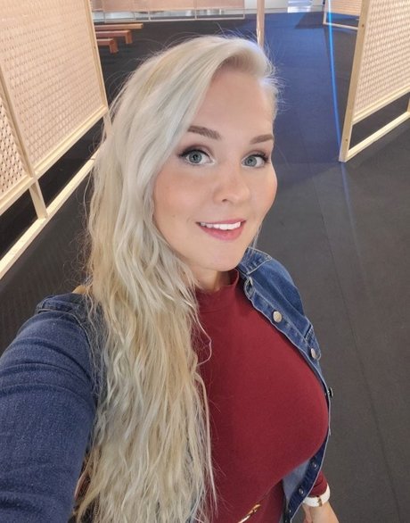 Emilia Linden onlyfans leaked tits