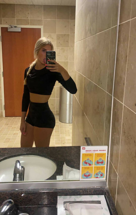 Ella Fredrickson onlyfans strip tease