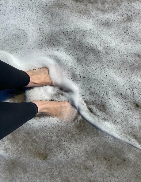 msfeetsie onlyfans pics