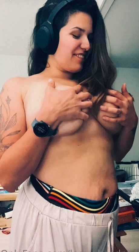 ladywheadphones pics onlyfans