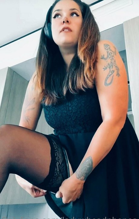 ladywheadphones onlyfans model photos