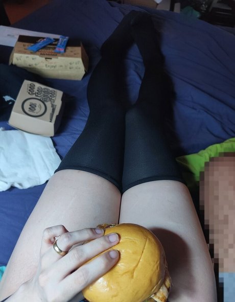 RiriMiaou strip onlyfans