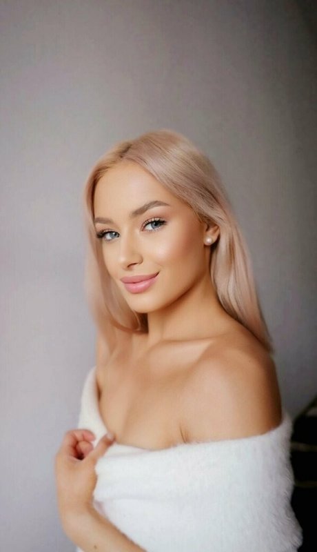 blonde anna onlyfans leakes