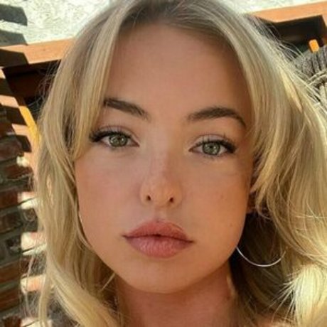 emmakotos onlyfans strip tease