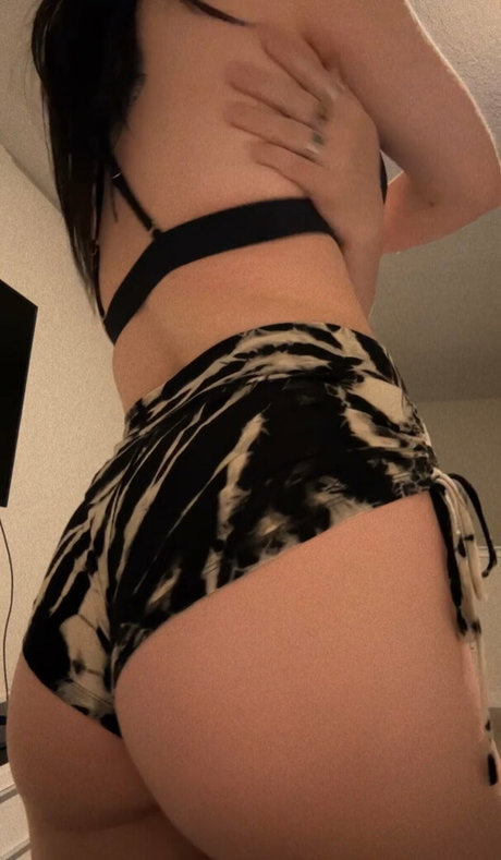 Nikki Natural ass onlyfans