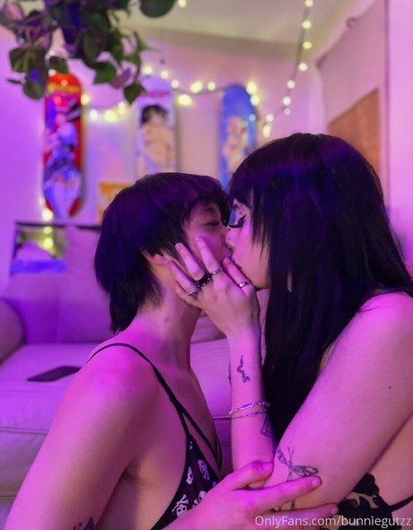 bunniegutzz Profile pic