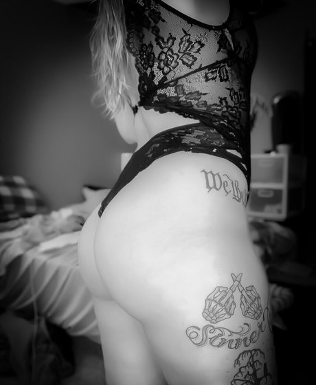 travelingsiren onlyfans lesk