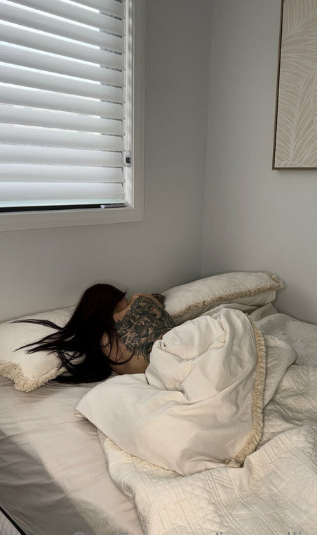 Jess Wallis onlyfans model photos