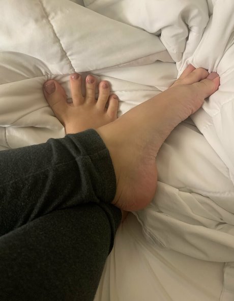 kenziessmallfeet onlyfans public photos