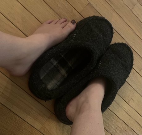 kenziessmallfeet onlyfans model photos
