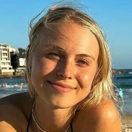 Sarah Lloyd onlyfans porn leaks