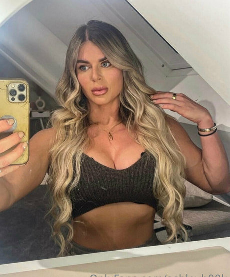 ashleyyyxxxxx onlyfans images