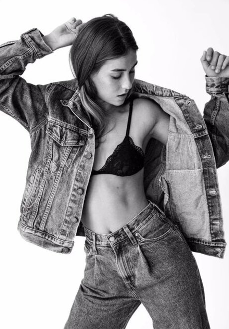 Roni Shif topless onlyfans