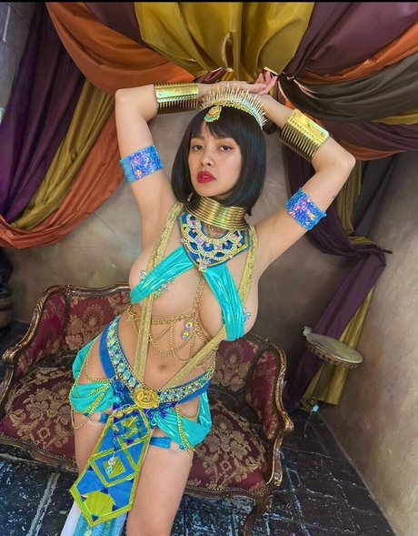 Ami Arimoto onlyfans striptease