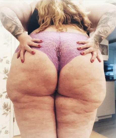 Nikolina Nilzen naked onlyfans